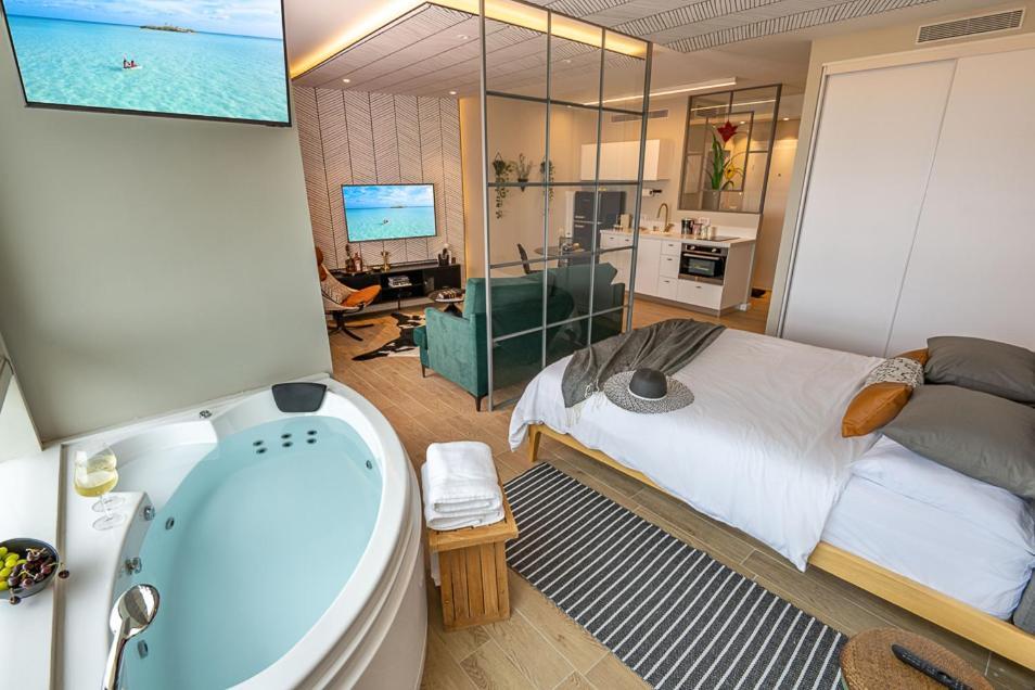 Mina'S Suites - קיסריה ภายนอก รูปภาพ